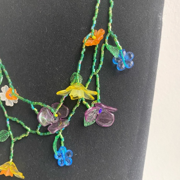 Beaded flower necklace - Picture 2 of 3
